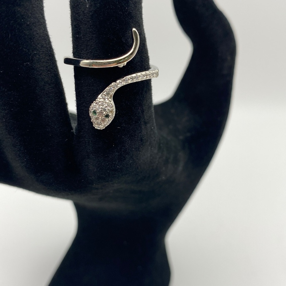 Beautiful Adjustable Silver Ring w/ Crystals